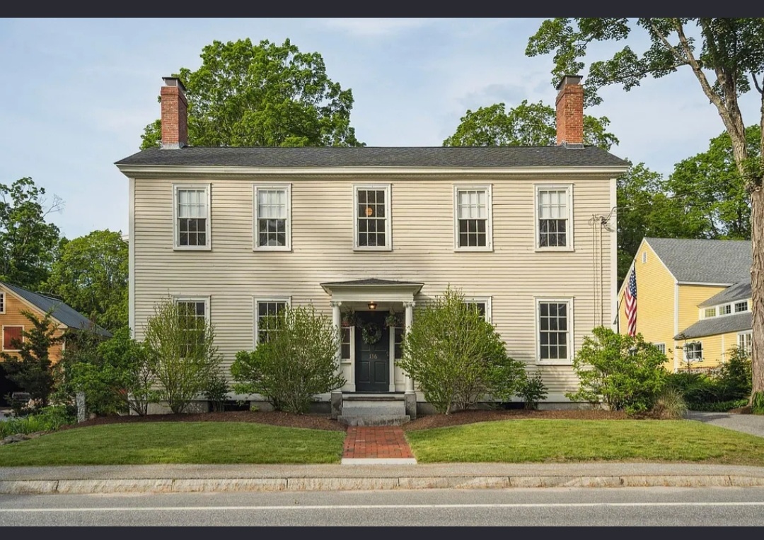 MODERN FINISHES HOME IN FRANCE